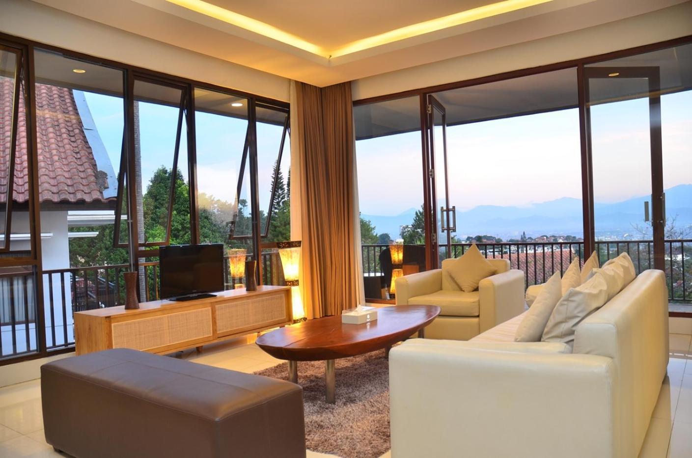 Oyama City View Villa 4 Bedrooms With A Private Swimming Pool Bandung Kültér fotó