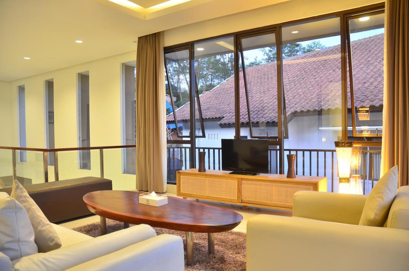 Oyama City View Villa 4 Bedrooms With A Private Swimming Pool Bandung Kültér fotó