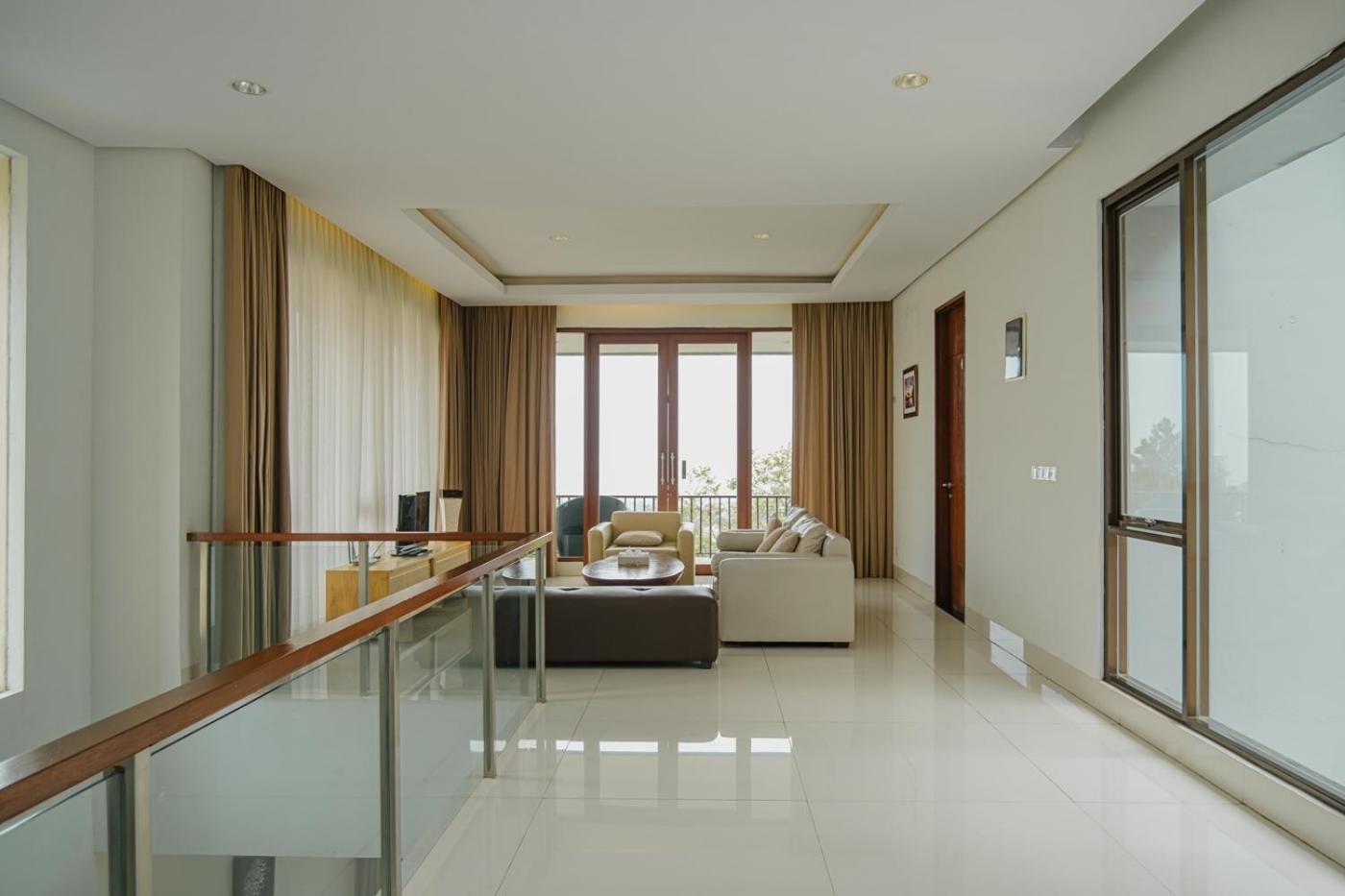 Oyama City View Villa 4 Bedrooms With A Private Swimming Pool Bandung Kültér fotó