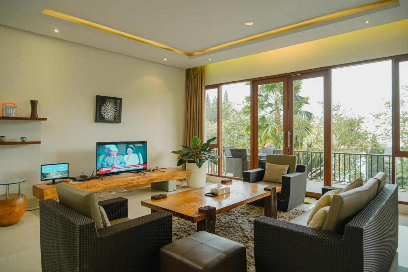 Oyama City View Villa 4 Bedrooms With A Private Swimming Pool Bandung Kültér fotó